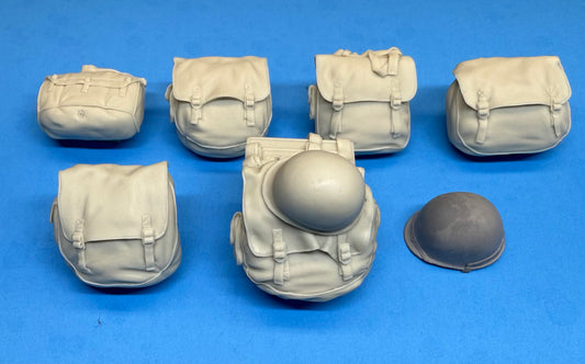 SPS16005  U.S. WW2 Musette Bags Set #1  1/16