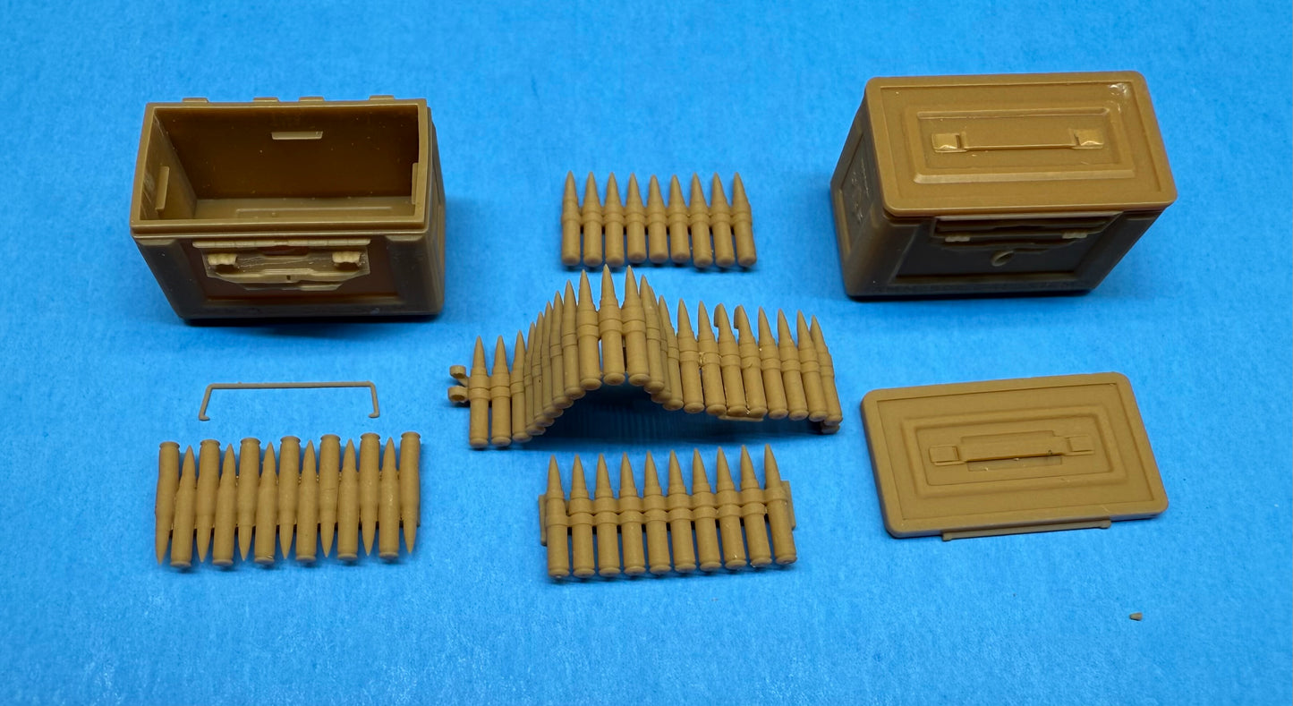SPS16014 WW2 .50 Cal. Ammunition Cans With Cartridge Inserts (2 Pack) 1/16