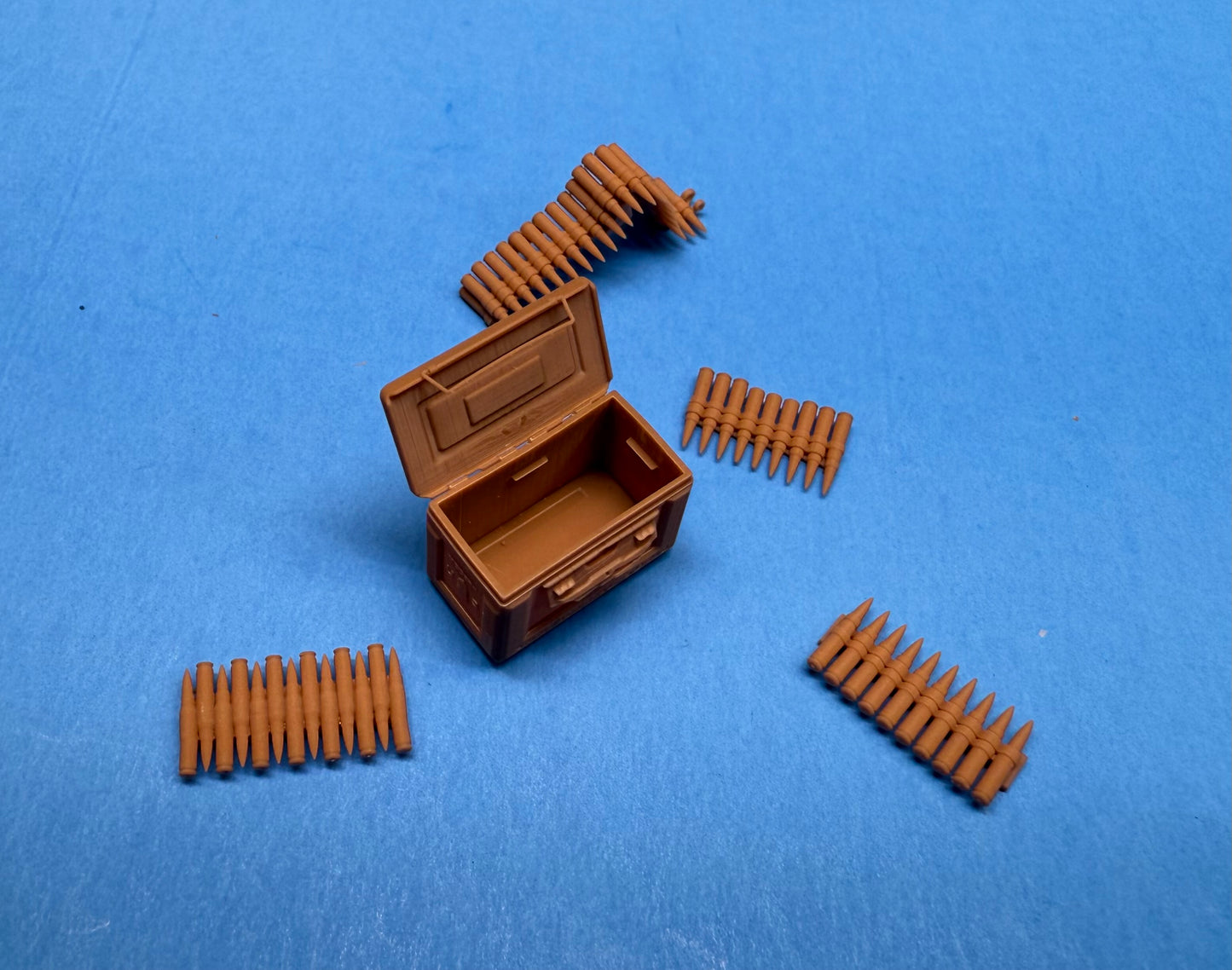 SPS16015 WW2 .50 Cal. Ammunition Cans With Cartridge Inserts (4 Pack) 1/16