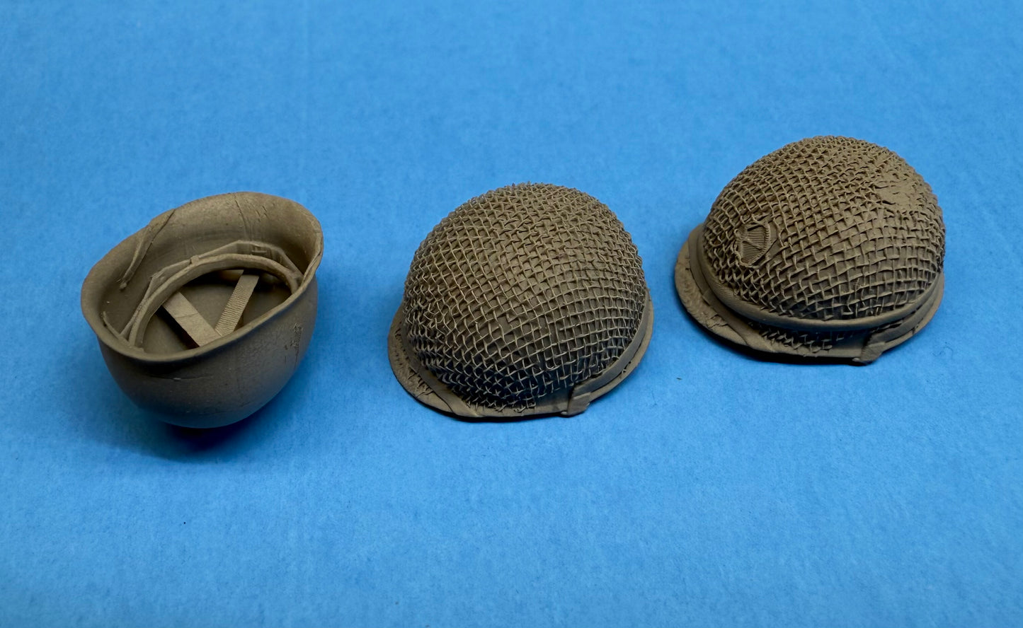 SPS16003  U.S. M1 Helmets with Small Mesh Nets, Liners & 2 with Bands  1/16