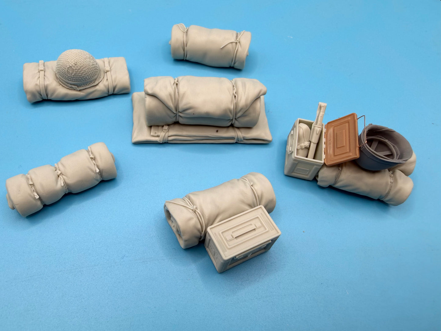 SPS16010  U.S. WW2 Stowage for Military Vehicles Set #1  1/16