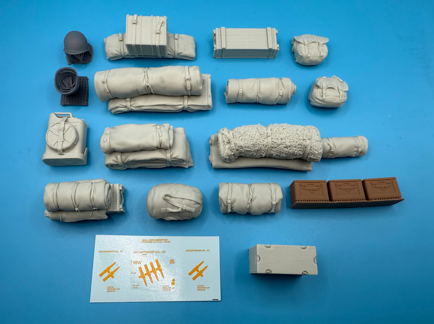 SPS16032  U.S. WW2 M3 Halftrack Front Compartment Stowage Set  1/16