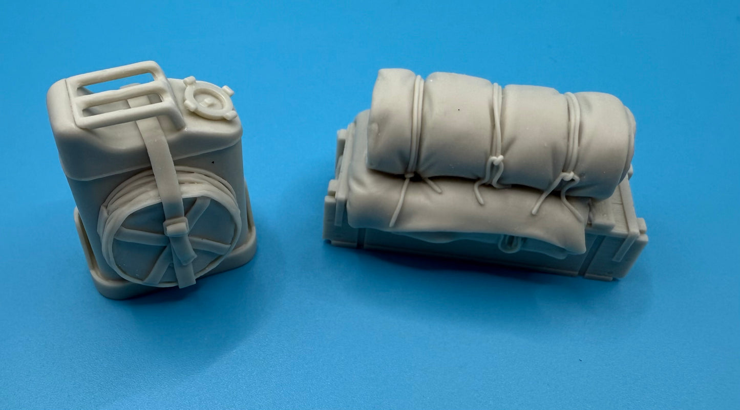 SPS16032  U.S. WW2 M3 Halftrack Front Compartment Stowage Set  1/16