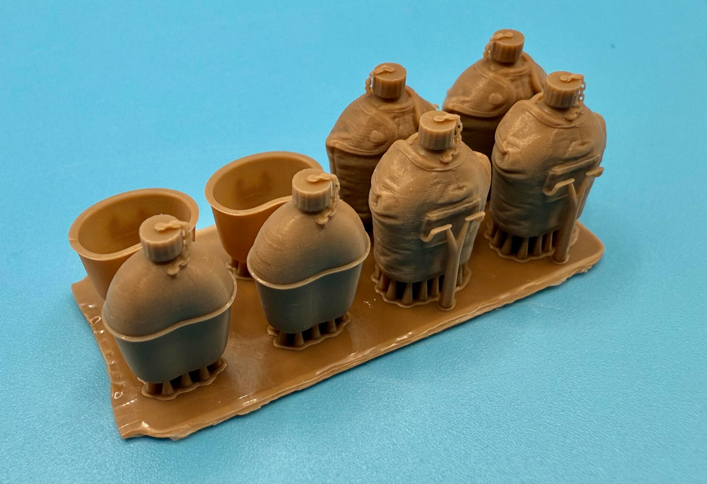 SPS16038  U.S. WW2 Canteens  1/16