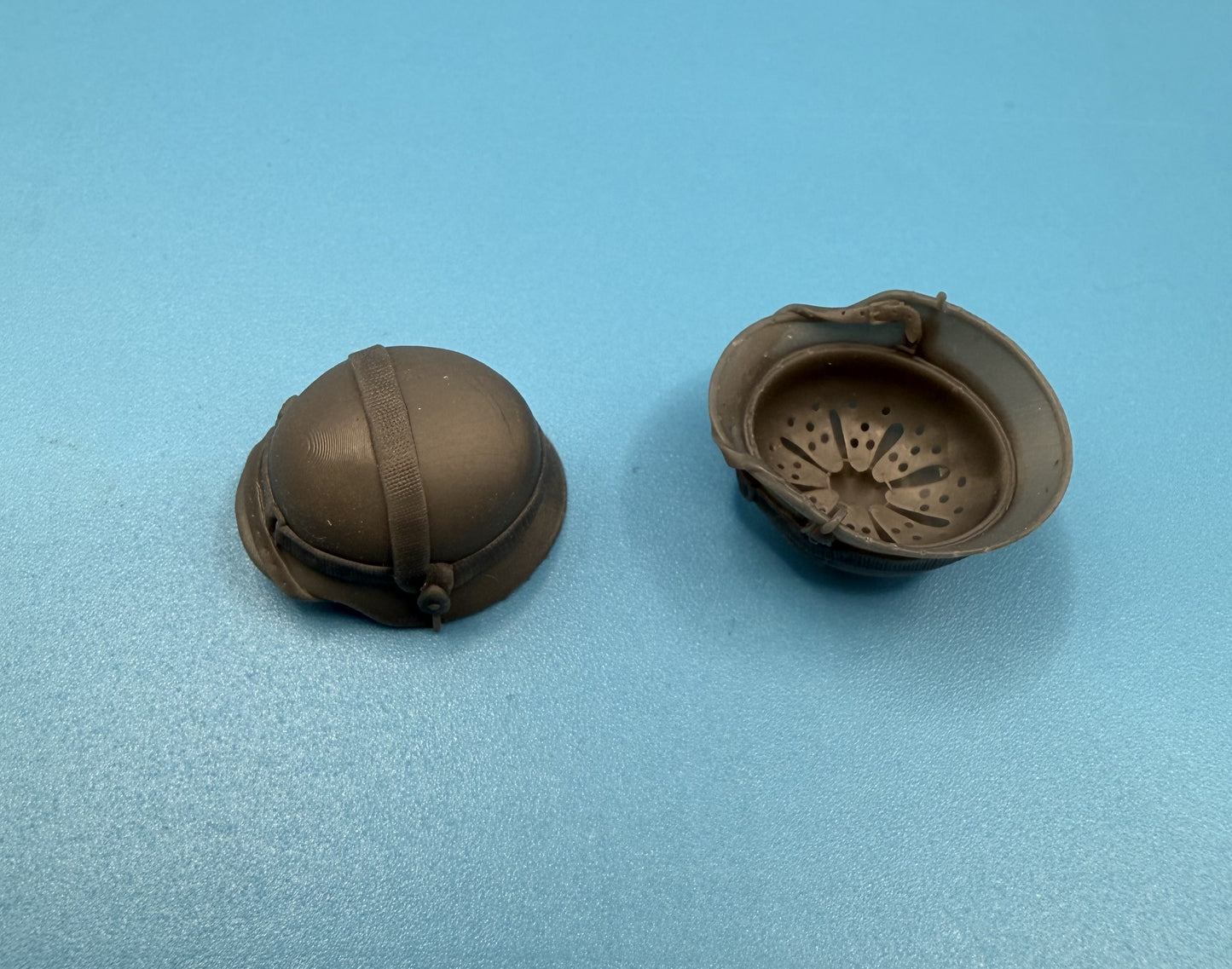 SPS16041  WW2 German Stahl Helmet Set  1/16