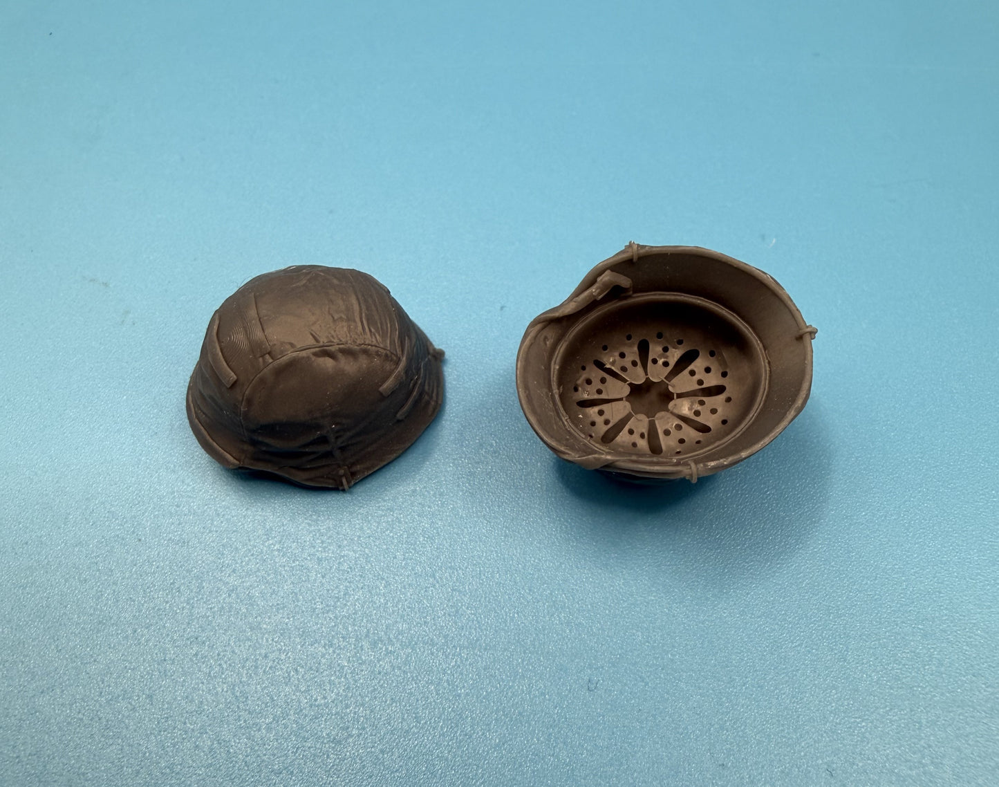 SPS16041  WW2 German Stahl Helmet Set  1/16