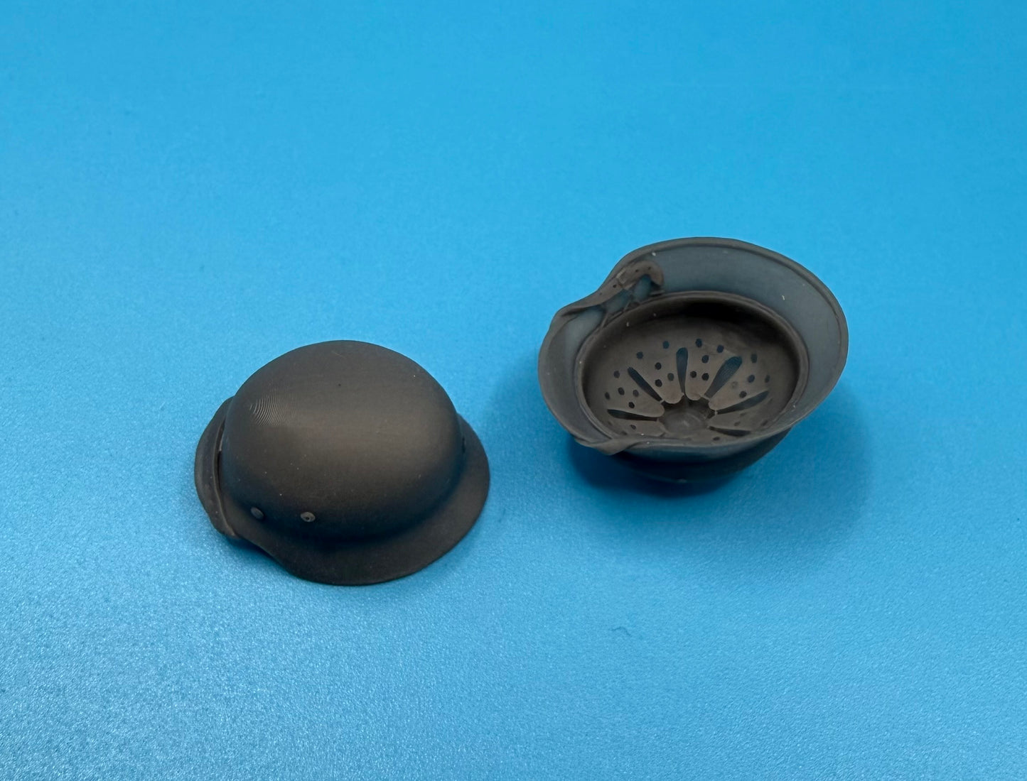 SPS16041  WW2 German Stahl Helmet Set  1/16