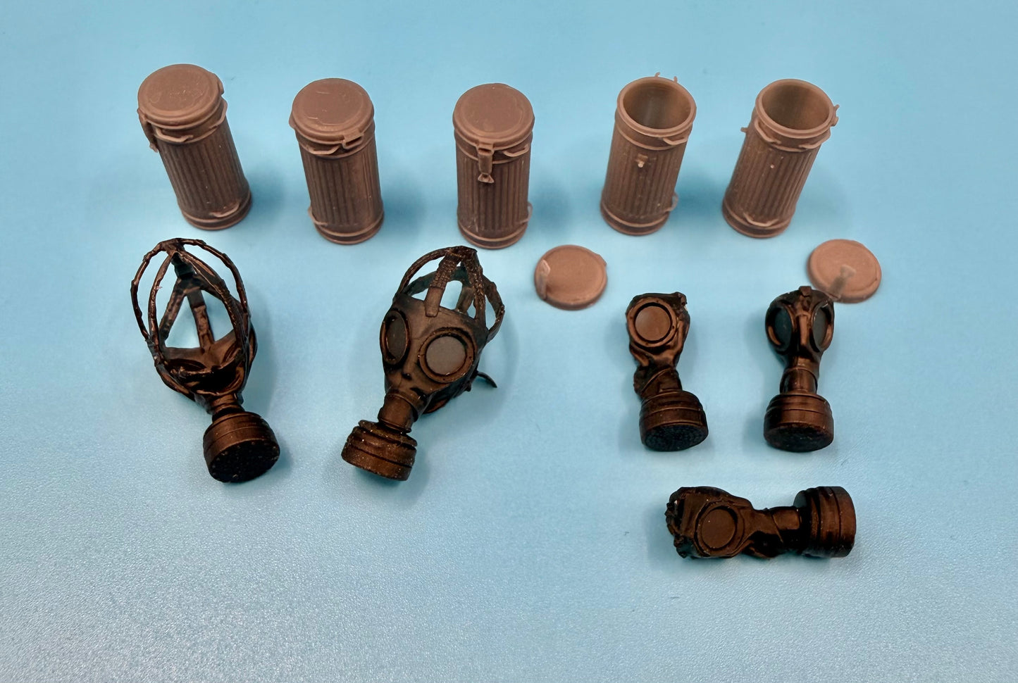 SPS16042  WW2 German Gas Mask Set  1/16