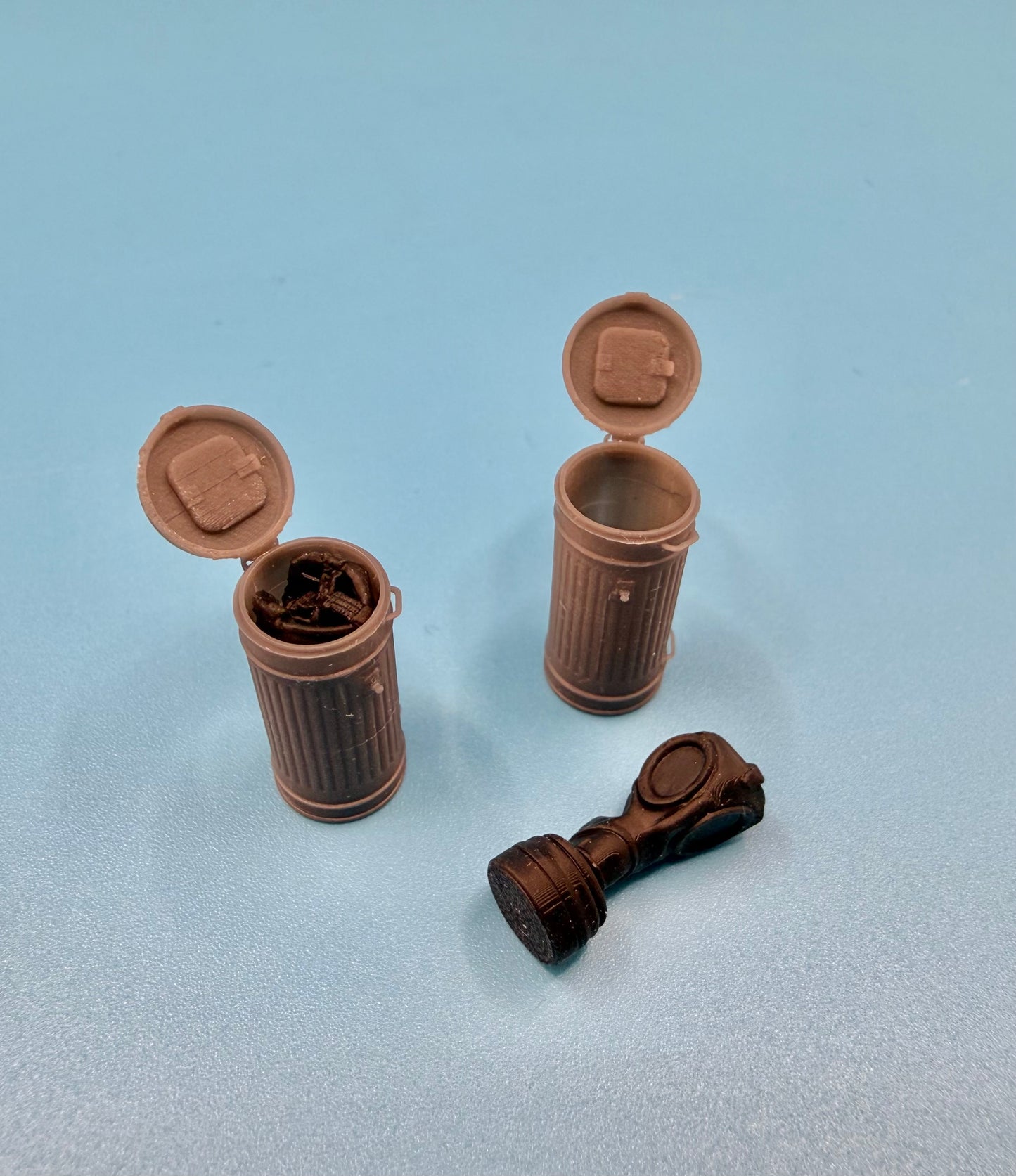 SPS16042  WW2 German Gas Mask Set  1/16