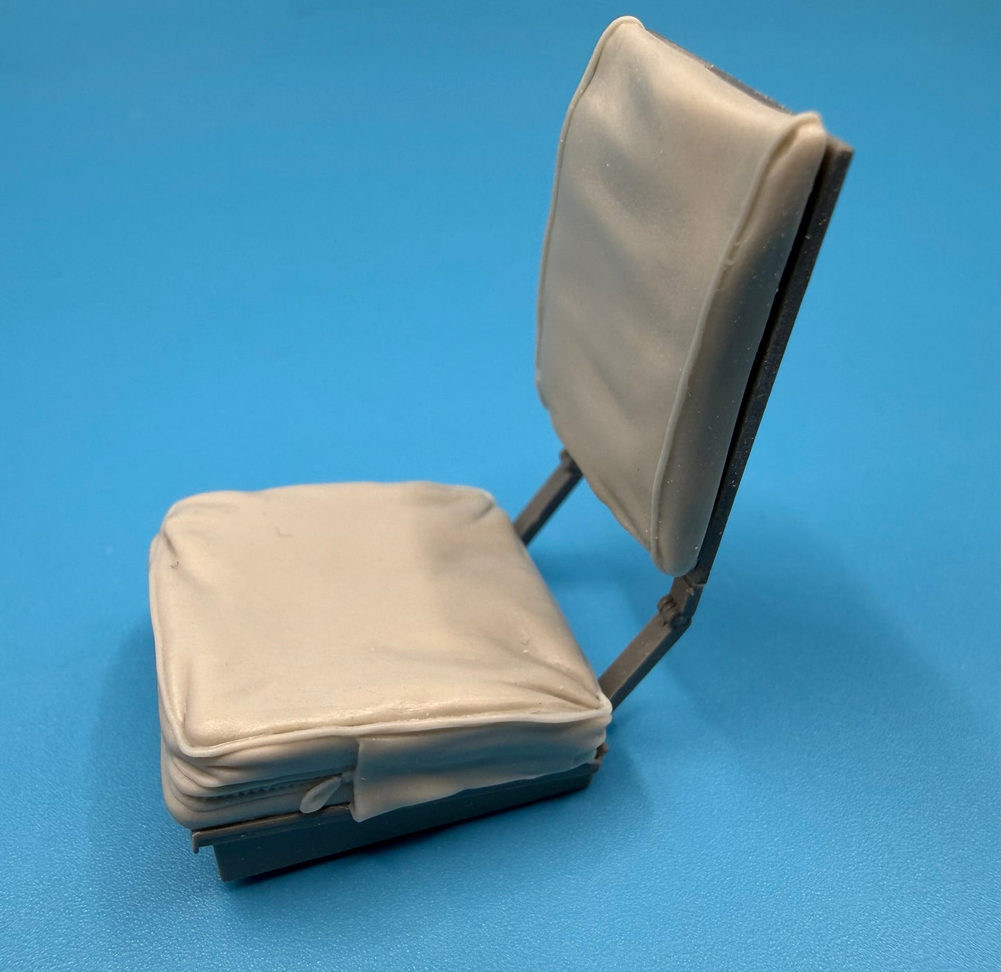 SPS16046  U.S. WW2 M3 Halftrack Driver’s Compartment Seat Cushions and Backrests  1/16