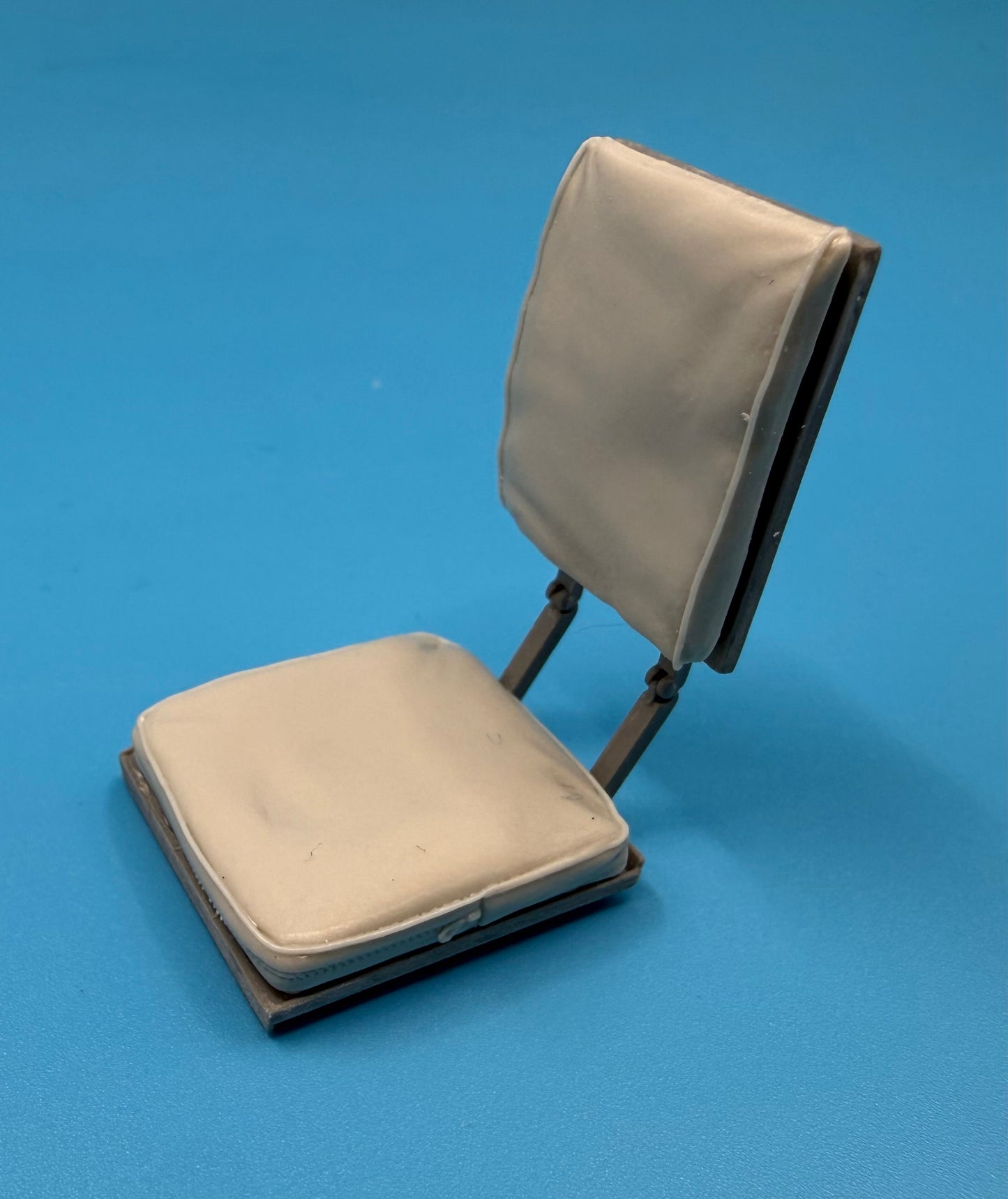 SPS16046  U.S. WW2 M3 Halftrack Driver’s Compartment Seat Cushions and Backrests  1/16