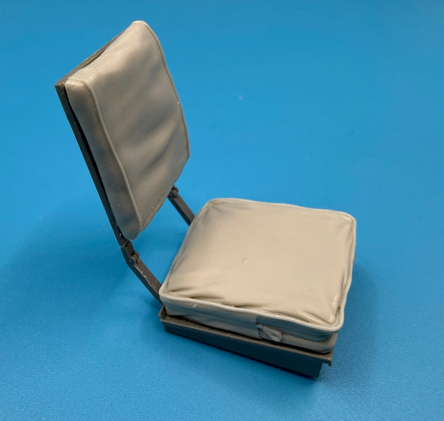 SPS16046  U.S. WW2 M3 Halftrack Driver’s Compartment Seat Cushions and Backrests  1/16