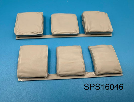 SPS16046  U.S. WW2 M3 Halftrack Driver’s Compartment Seat Cushions and Backrests  1/16