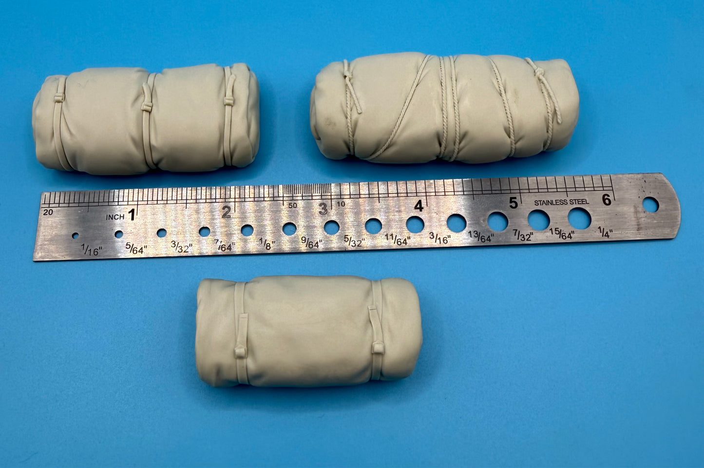 SPS16047  U.S. WW2 Universal Armored Vehicle Stowage Packs Large  Set 1  1/16