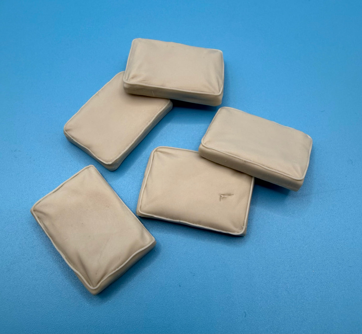 SPS16049  U.S. WW2 M3 Halftrack Rear Compartment Seat Cushions and Backrests  1/16