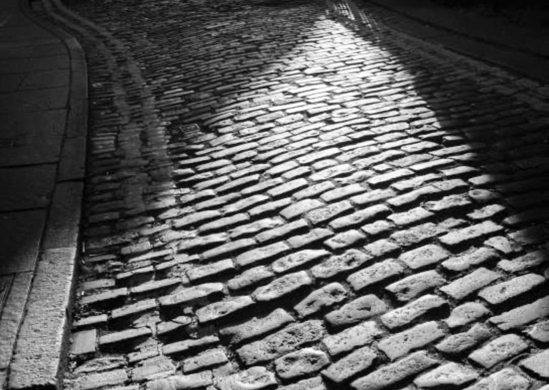 SPS16057  European Cobblestone Street Section  1/16