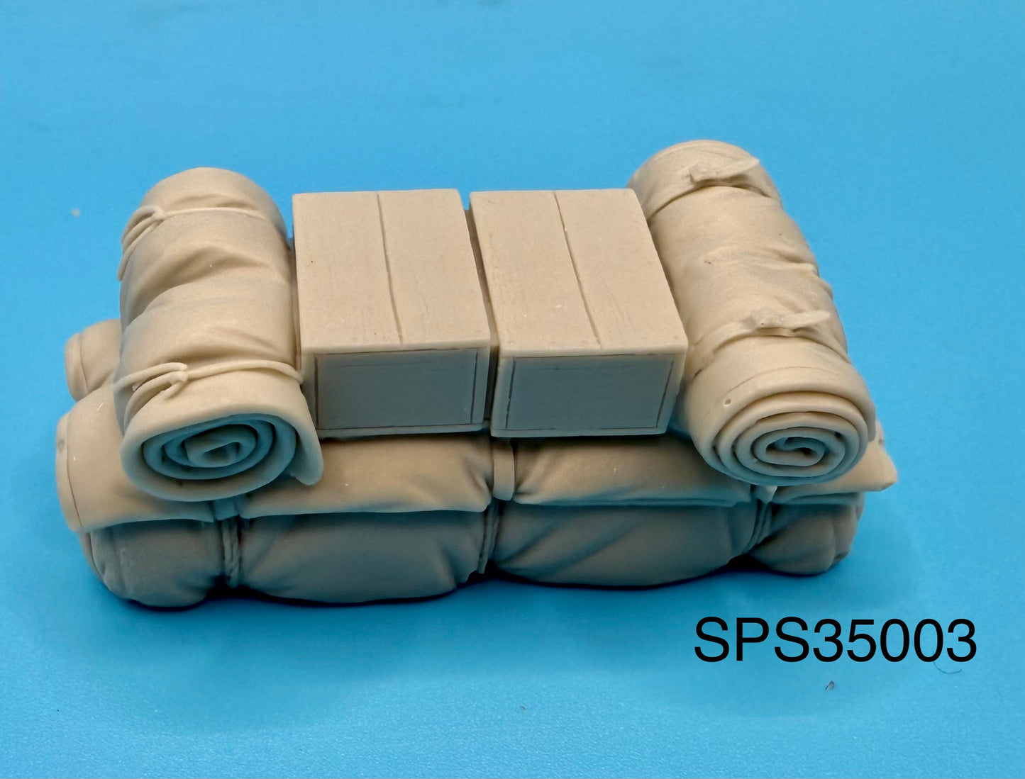 SPS35003  U.S. WW2 Engine Deck Stowage Pack Version 1  1/35